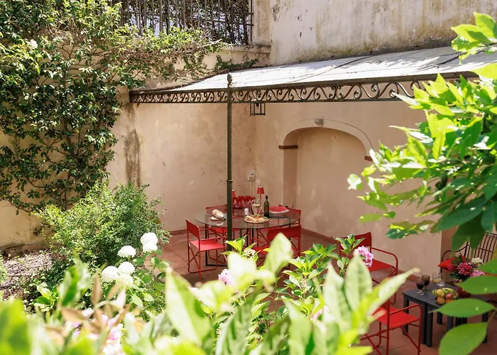 Florence Huge Apartment With Private Garden